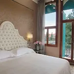 Santa Chiara فندق 4*