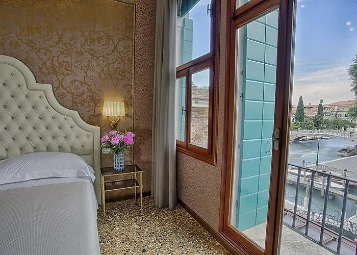 Ξενοδοχείο Santa Chiara 4*