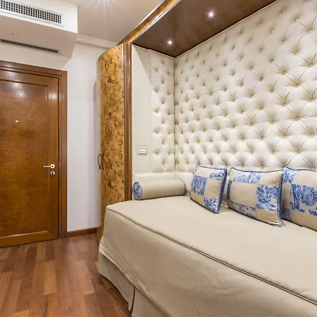 Otel Santa Chiara 4*