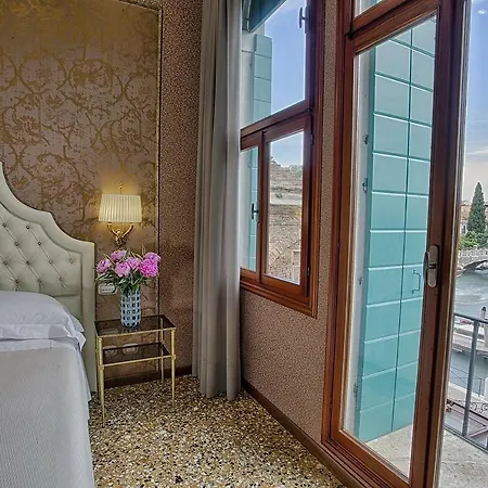 Hotel Santa Chiara 4*