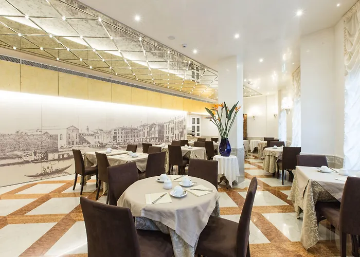 מלון Santa Chiara 4*
