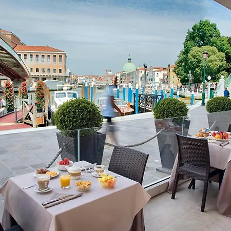 Santa Chiara מלון