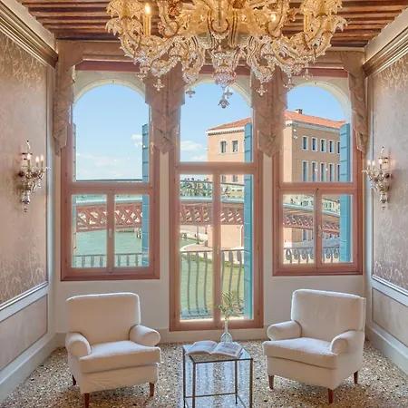 Santa Chiara מלון 4*