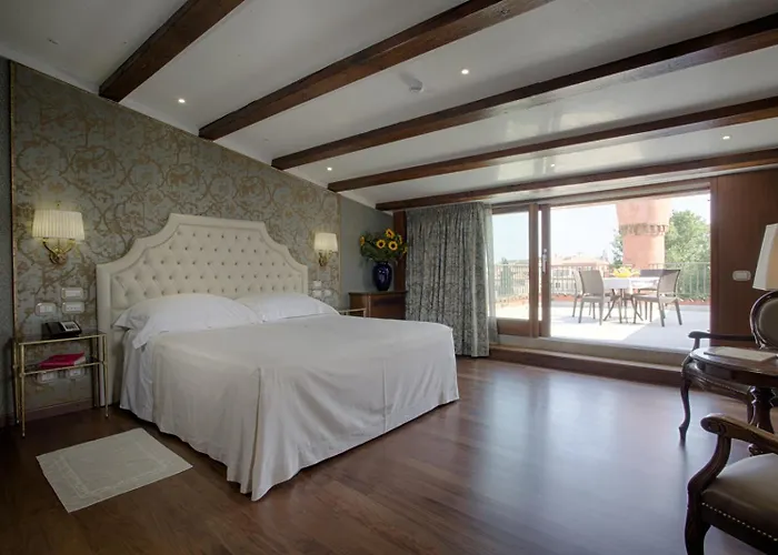 מלון Santa Chiara