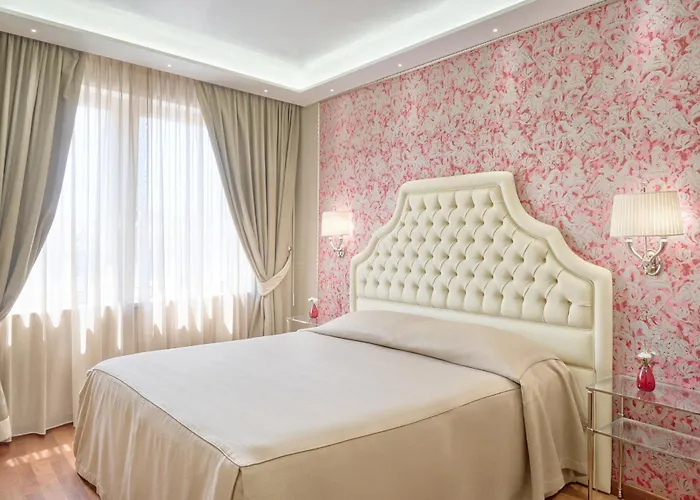 מלון Santa Chiara 4*