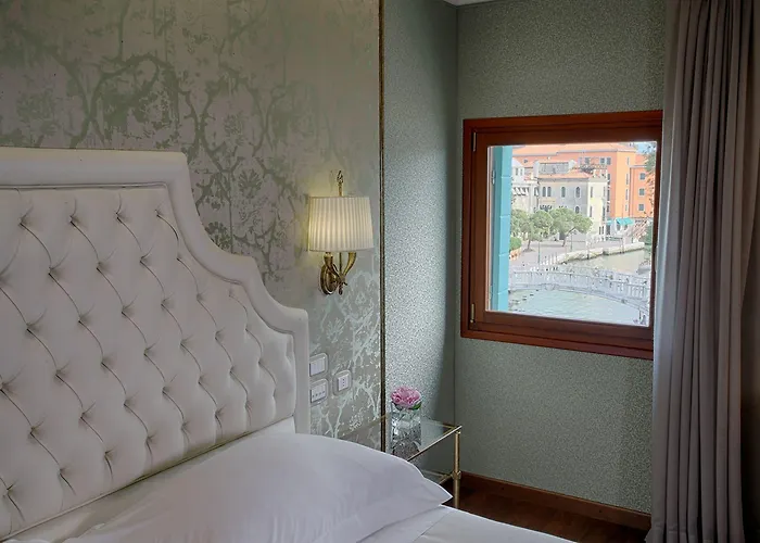 Santa Chiara מלון