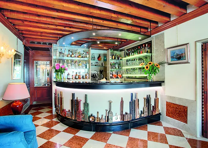 מלון Santa Chiara 4*