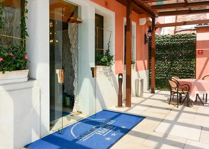 מלון Santa Chiara 4*