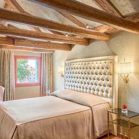 Santa Chiara ホテル 4*