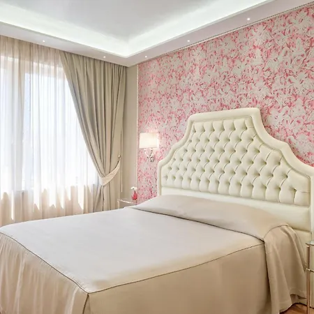 Hotel Santa Chiara 4*