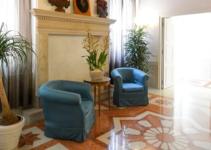 מלון Santa Chiara 4*